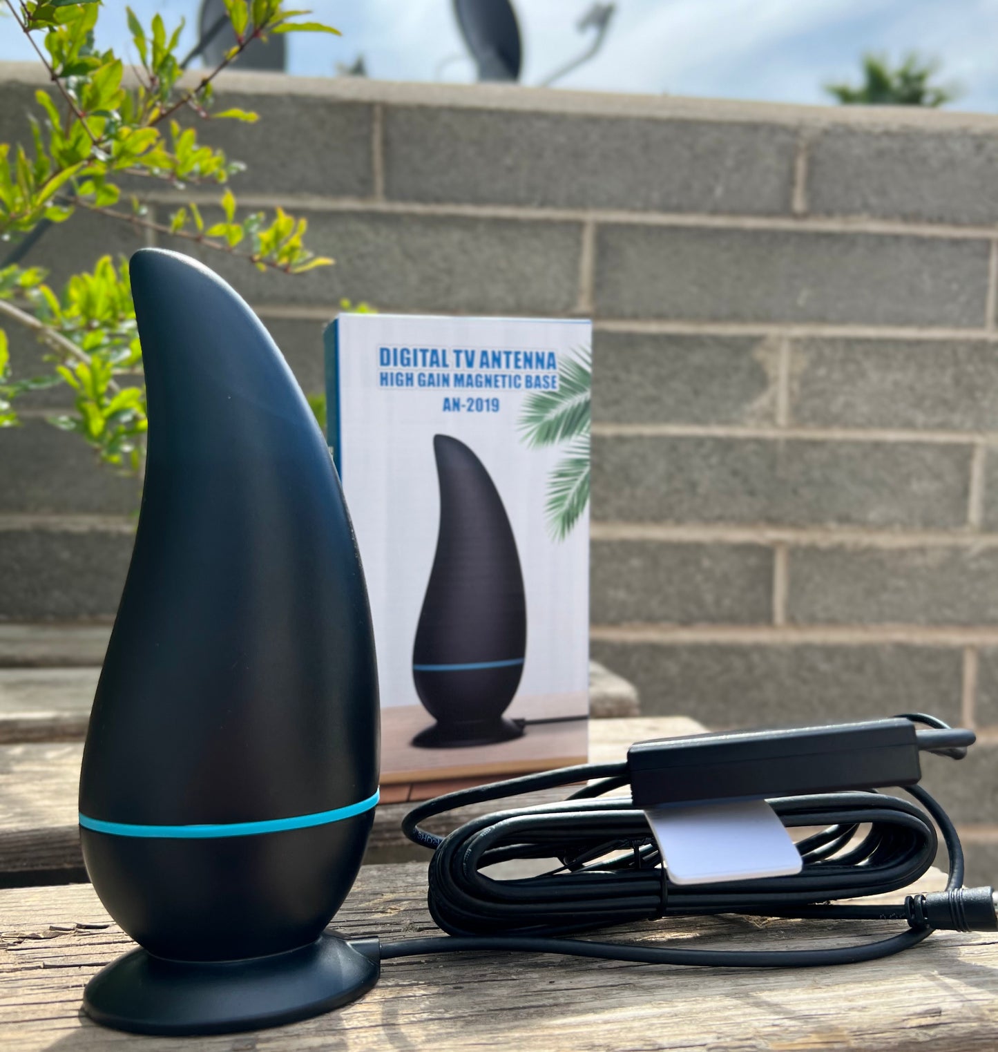 Indoor Digital TV Antenna – Long & Low Range Signal Reception | Magnetic Base.