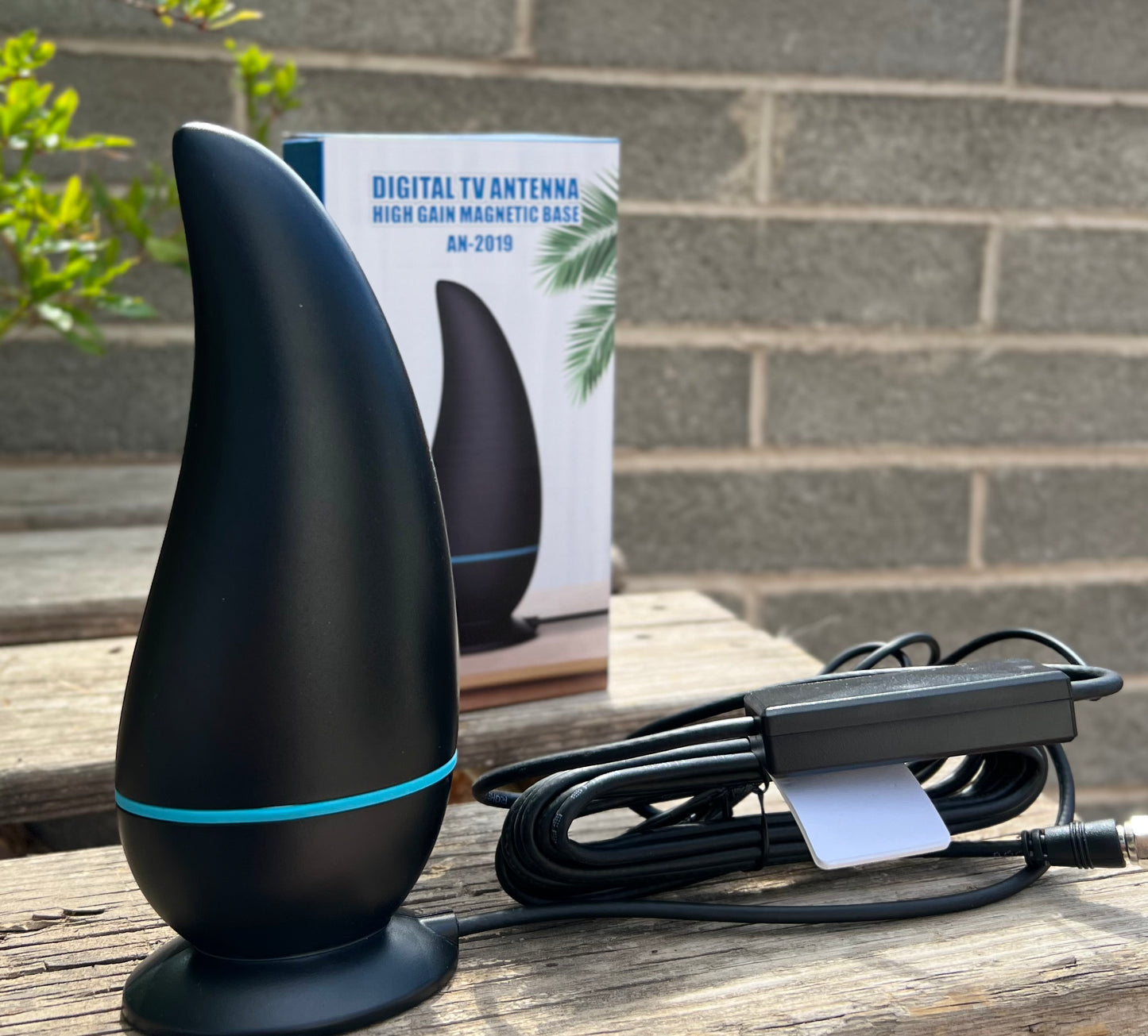Indoor Digital TV Antenna – Long & Low Range Signal Reception | Magnetic Base.